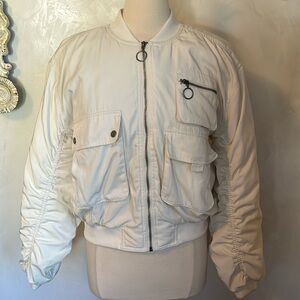 NWOTS Wild Fable White Bomber Jacket w/zipper closure,pockets & lined Size XXL